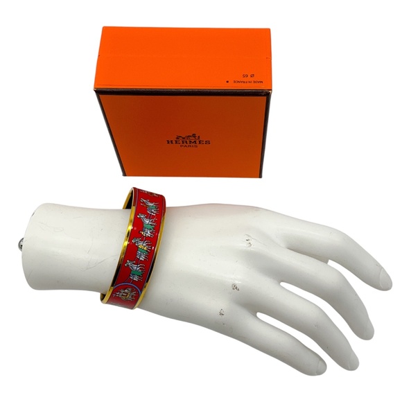 HERMES RED MULTI HORSE AND ELEPHANT PRINT ENAMEL WIDE BANGLE BRACELET - Picture 4 of 7